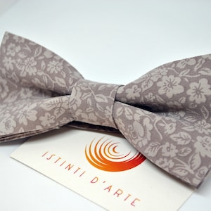 Handmade bow tie for men made up of silk fabric