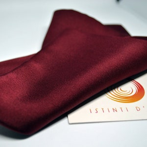 Pocket square for men made up of bordeaux satin mod. Kir
