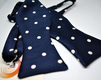 Bow tie in blue silk with white polka dots, gift idea for men, accessories for men, for him, bow tie to tie, silk bow tie