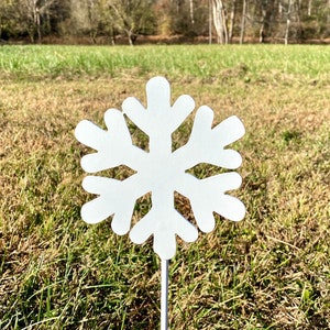 Metal Winter Snowflake Yard Art- Outdoor Garden Decoration