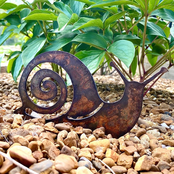 Rustic Metal Snail Yard Art- Spring Summer Garden Decoration- whimsical garden art- Landscape Decorations-Animal Art- Insect Art