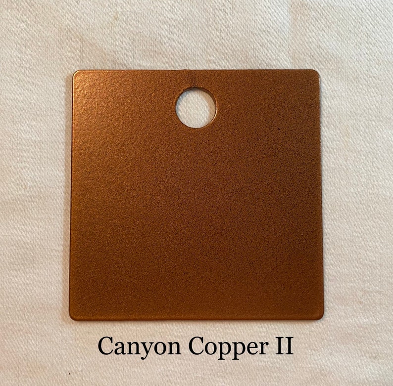 K&ouml;nnte beinhalten: Ein quadratisches Muster von Canyon Copper II Farbe, ein metallisches Kupfer mit einer strukturierten Oberfl&auml;che.