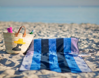 Sandori beachrelaxer® Strandtuch Strandlaken Badetuch mit einem herausnehmbaren Kopfkissen - Blau gestreift 100% Baumwolle Velours