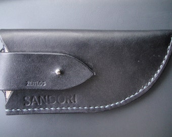 Sandori Schlüsseletui / Schlüsseltasche aus echtem, amerikanischem Leder in schwarz mit türkiser Kontrastnaht, Handarbeit
