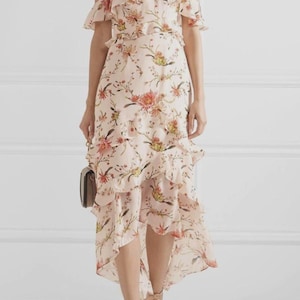 taylor red dress Posterazzi DAP17740 Elizabeth with Fur Schal Photo Print, 8 x 10, Multi: Posters & Prints Elevate this look with Retail Price:279.00 Color:light-blue Endless Rose - Textured