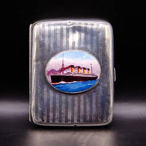 titanic cigarette holder We'll both have the lamb..." I've always been fascinated by this scene and just what it meant to be a woman during the early twentieth century. Nowadays we'd call one of our stockists and also talented product designers! Antique 1918 Solid Sterling Silver