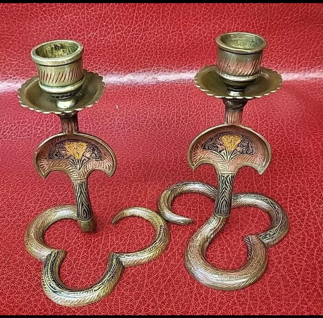 Presse-papiers ou sculpture en laiton français représentant un serpent ou un serpent cobra En