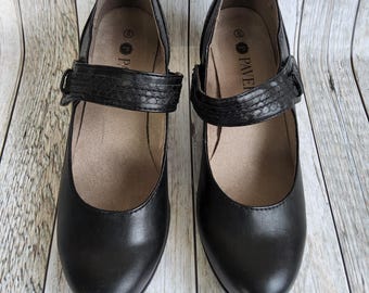 Vintage Pavers Black Mary Jane Shoes UK Size 6,EU 39 . Comfortable shoes with velcro fastening.