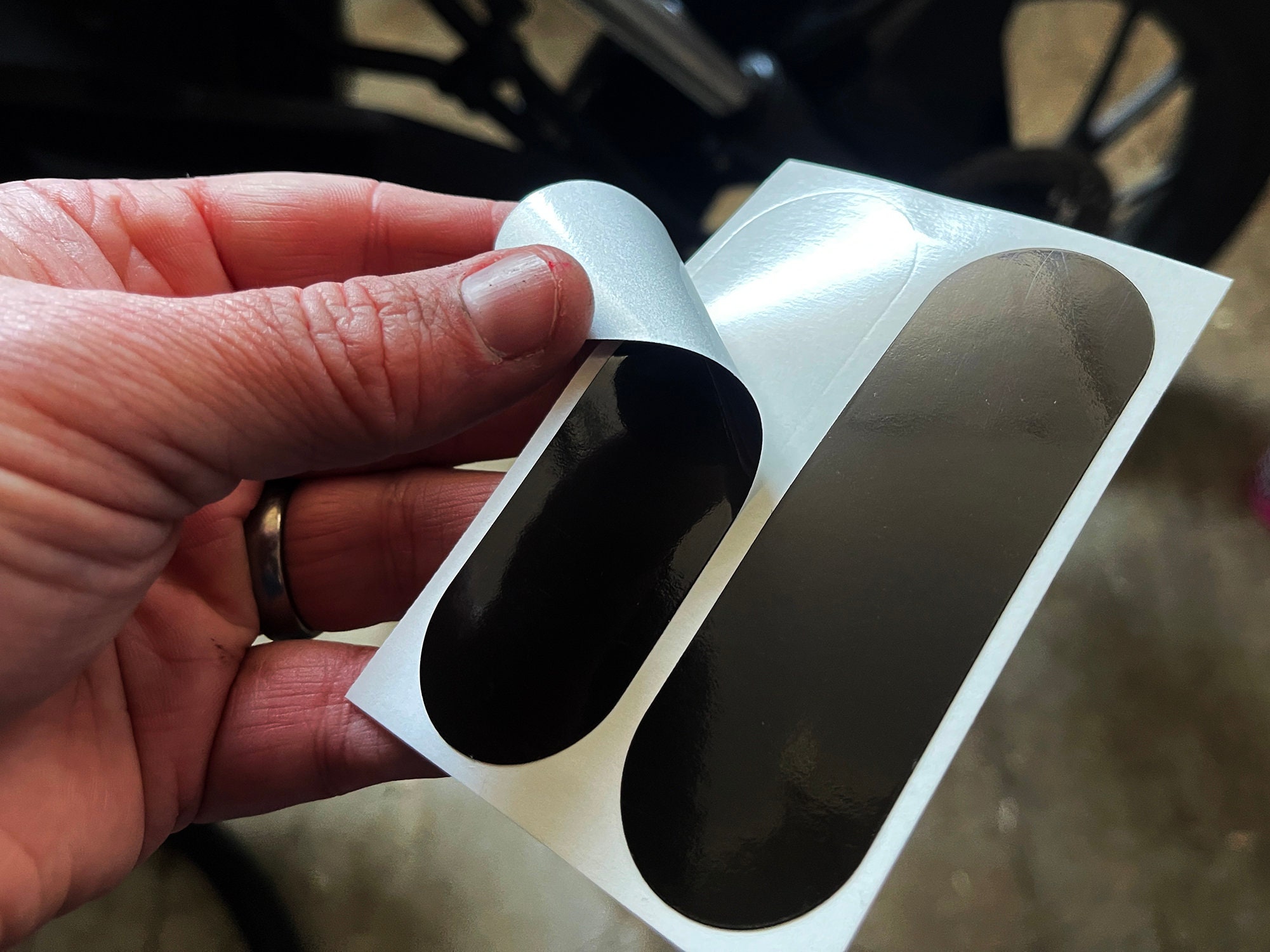 YAYNO Lot De 10 Réflecteurs Rouges Autocollants 25 Mm – Vélo, Moto, Scooter, Sécurité Nocturne