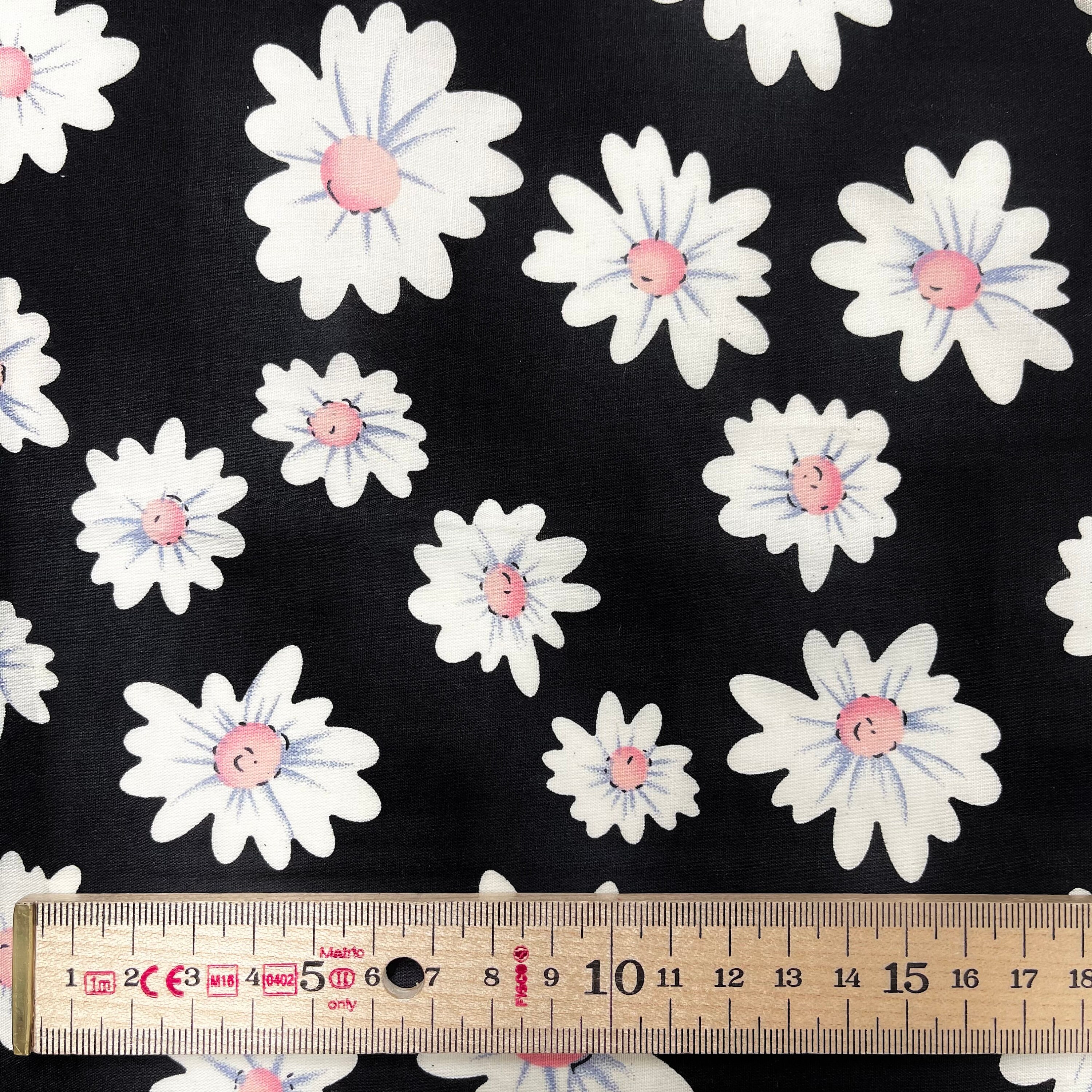 100% Superior Cotton Poplin Smiling Daisy Daisies in 5 Colours