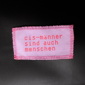 Los hombres cis también son personas Parche, punk, de izquierda, rosa o negro para coser, mantén la mente abierta
