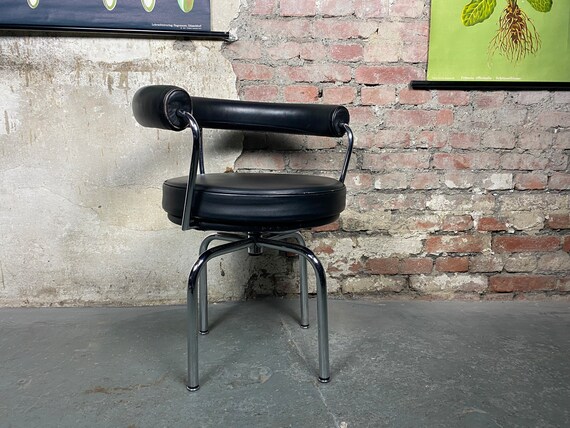 Buy Used LC7 Swivel Chair by Le Corbusier, Charlotte