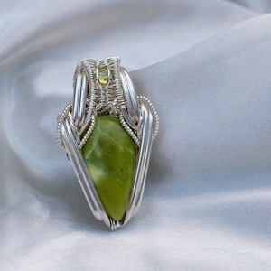 Peridot Dainty Spiral Necklace — Ivy+Light