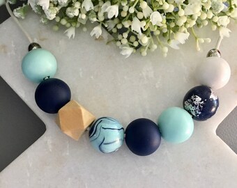 MUNTgroen - ketting - handgemaakt - polymeerkleikraal - pastel mint / grijze tinten / marineblauw / wit - sieraden - cadeau voor haar moeder
