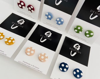 Pendientes de botón SPOTTY DOTTY - Arcilla polimérica - Tamaño normal - Lunares - Elige tu color.