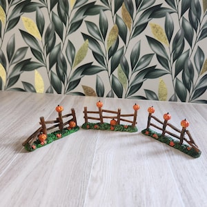 Vintage Style Lemax Spooky Town Pumpkin Fence Set of 3, Rustic Split Rail Jack-O'-Lantern Boundary Fencing for Halloween Village Displays