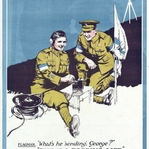 Könnte beinhalten: Ein Vintage-Rekrutierungsplakat aus dem Ersten Weltkrieg für die Royal Engineers. Das Plakat zeigt zwei Soldaten, einer bedient ein Feldtelefon, der andere schaut zu. Der Text auf dem Plakat lautet "Join the Royal Engineers" und "What's he sending, George?" "This is a topping life."