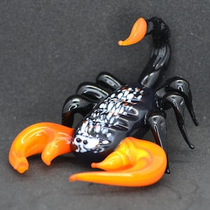 Sculpture de scorpion en verre soufflé - ornement de scorpion en verre de collection - figurine de scorpion en verre - statue d'art déco scorpion