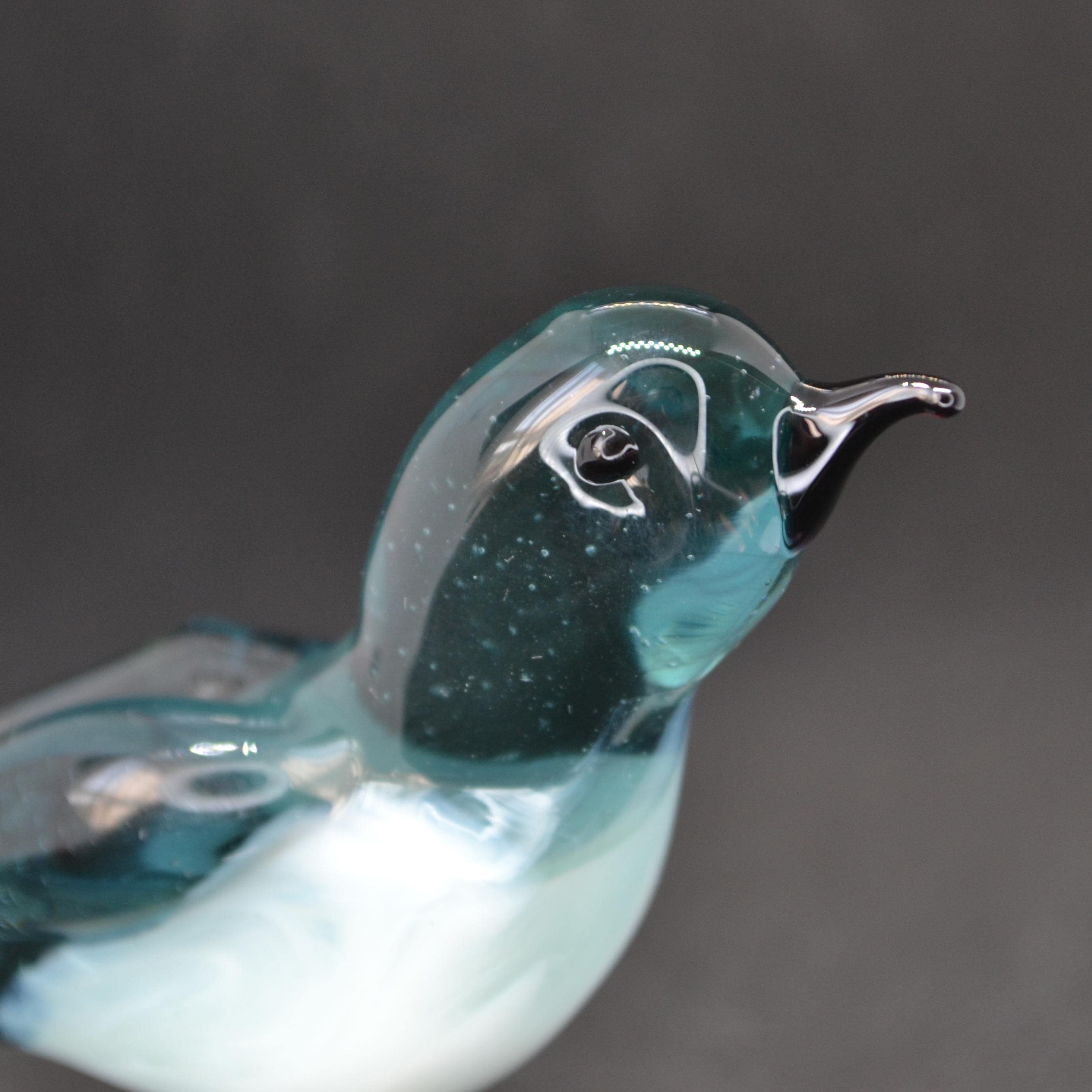 手作りの青いガラスの鳥の置物：ミニチュアペーパーウェイト像 - Etsy 日本