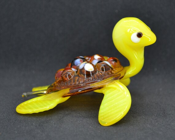 黄色いガラスの亀の置物：吹きガラスの彫刻 - Etsy 日本