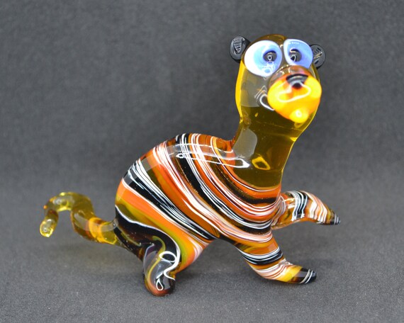 虎の置物　ガラス製 Amazon.co.jp: 手作り手吹きガラスの虎 ガラス細工 ガラスの置物