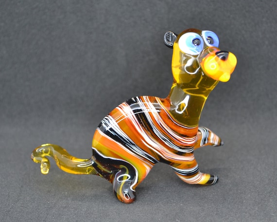 手作りの吹きガラス製虎の置物：コレクションに最適なデスク