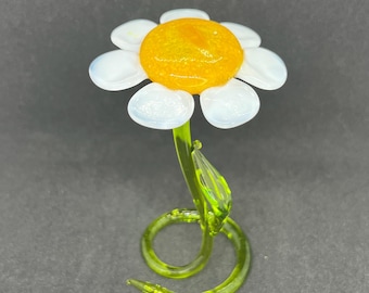 Blown Glass Daisy Figurine: White Glass Flower Decor (4 inches)