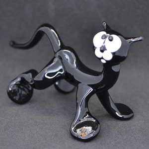 Black and White glass cat figurine - Glass black cat figure - Hand blown glass cat sculpture - Glass cat statue - Glass cat decor ornament