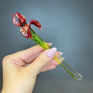 Rode glazen iris bloementuin paal - decor bloemstuk