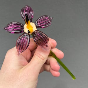 Purple Glass Flower Figurine – Blown Glass Flower Sculpture – Handmade Glass Floral Art – Decorative Glass Flower Gift for Mom, Women