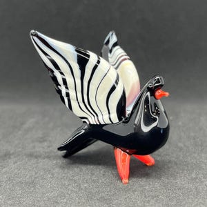 Decorative glass dove ornament - Unique glass dove statue - Glass dove figurine - Handcrafted glass bird sculpture - Handblown glass art