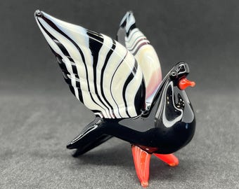手吹きガラスの鳩のボウル/彫刻 | 高さ4インチ x 長さ8インチ 手吹きガラスの鳩のボウル/彫刻 | 高さ4インチ x 長さ8インチ