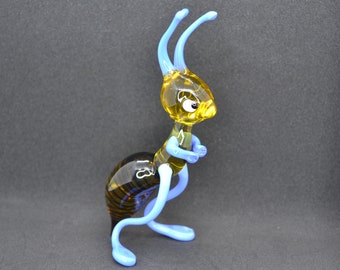 Figura de hormiga de vidrio soplado: adorno coleccionable en miniatura