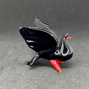 Glass dove figurine - Handcrafted glass bird sculpture - Handblown glass art - Decorative glass dove ornament - Unique glass dove statue