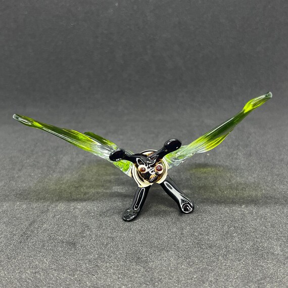 手作りの緑の吹きガラスの蝶の置物：昆虫のコレクション装飾 - Etsy 日本