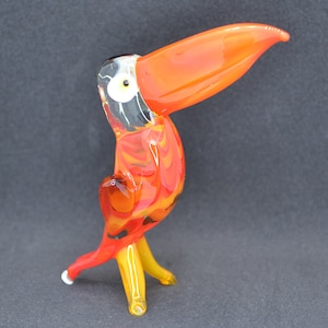 Glass Toucan Figurine - Glass Toucan Sculpture - Blown Glass Bird Statue - Toucan Gift Ideas for Mom - Toucan Tabletop Decoration Figures