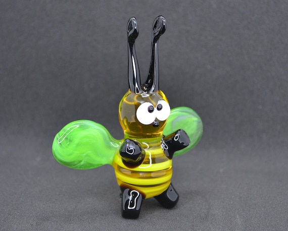 緑色のガラスの蜂の置物：ミニチュア棚飾り（3.2インチ） - Etsy 日本