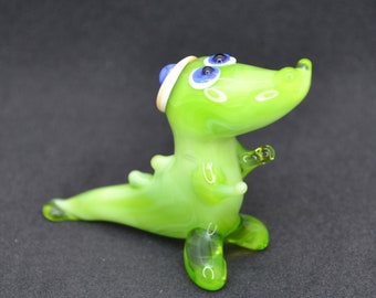 Handmade Green Glass Crocodile Figurine: Collectible Ornament
