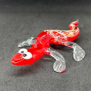 Escultura de lagarto em vidro vermelho – Ornamento de lagarto em vidro soprado – Decoração de jardim ou tanque – Estátua de lagarto em vidro – Presente exclusivo para amantes de répteis