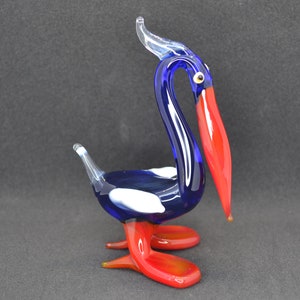 Figura de pelícano de vidrio azul: adorno coleccionable de vidrio soplado
