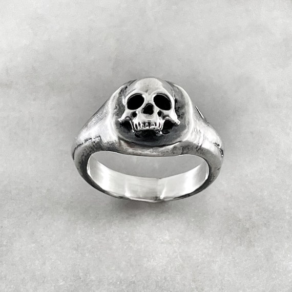 Huge 925 Sterling Silver Skull Oxidized Ring For Men at Rs 100/piece | Skull  Rings in Jaipur | ID: 26274150388