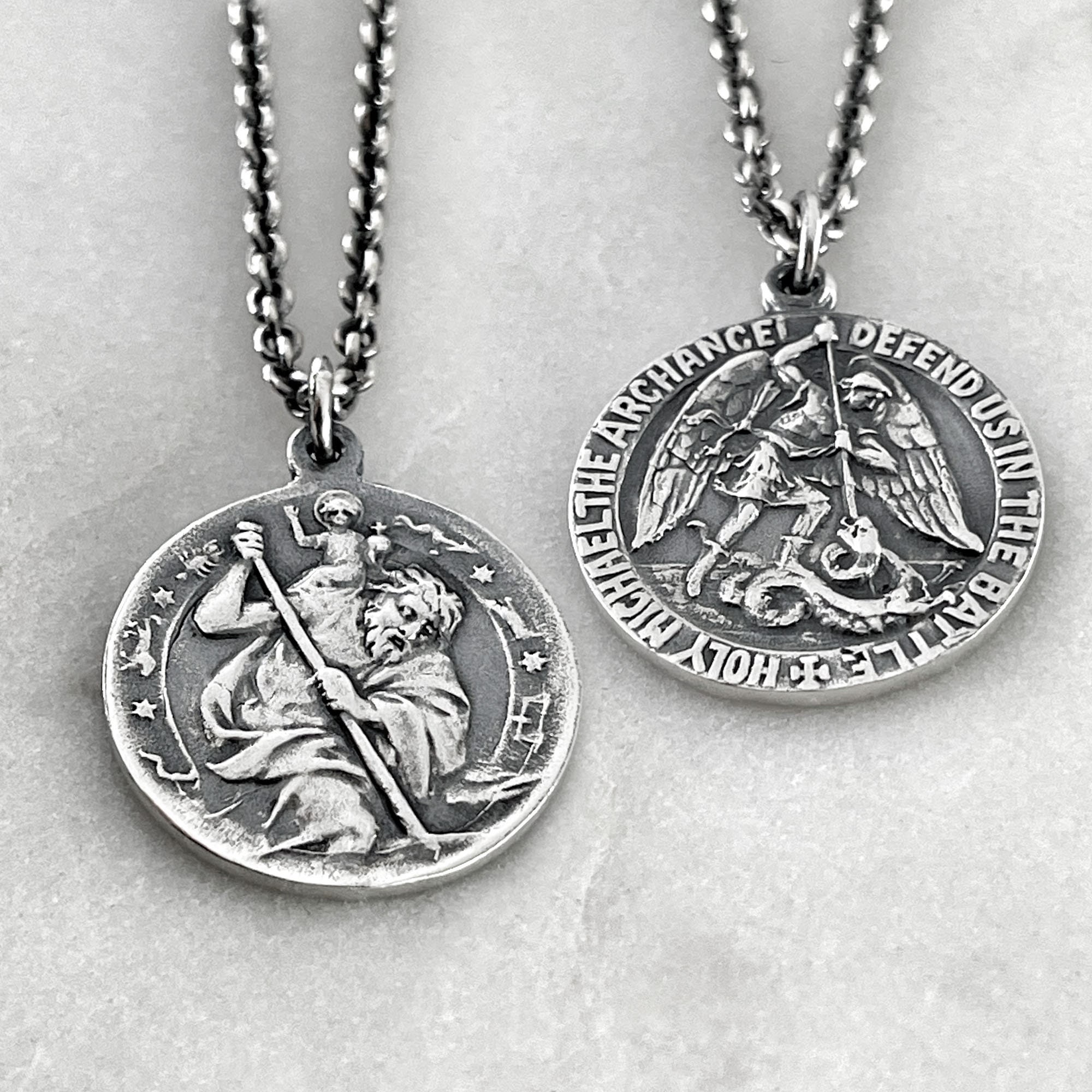 ネックレス・チョーカー TRIOMPHE DE LYS MEDAL NECKLACE IN STERLING SILVER AND ONYX Joan of Arc Necklace - Silver