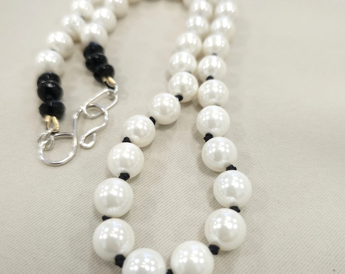 In Vogue White Shell Pearl Necklace
