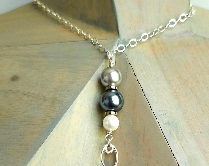 Shell Pearls Trio Pendant Necklace