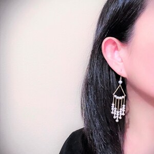 QQZEAL® délicate perle naturelle blanche brillante, boucles d'oreilles longues perles boucles d'oreilles pendantes, forme d'éventail japonais, style Boho, cadeau de fête de mariage