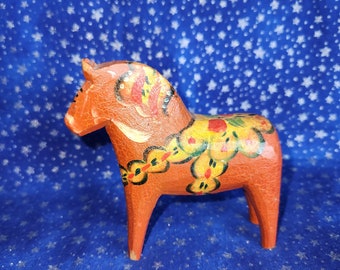 Red UNDIPPED DALA HORSE--Old 1930s Swedish Dala--Great Character 4 Inches Tall --Old Style of Carving--Thick neck Stubby Nose--Lovely Patina