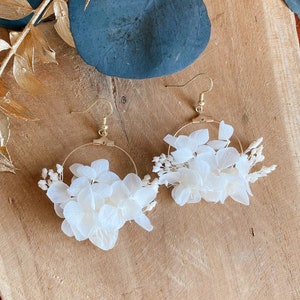 Flowery hoops small white Hydrangeas - Preserved flowers - Earrings for wedding - Baptism