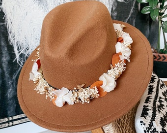 Chapeau marron & fleurs séchées blanche, terracotta - Mariage - Cérémonie - Baptême - Style Boho fleuri