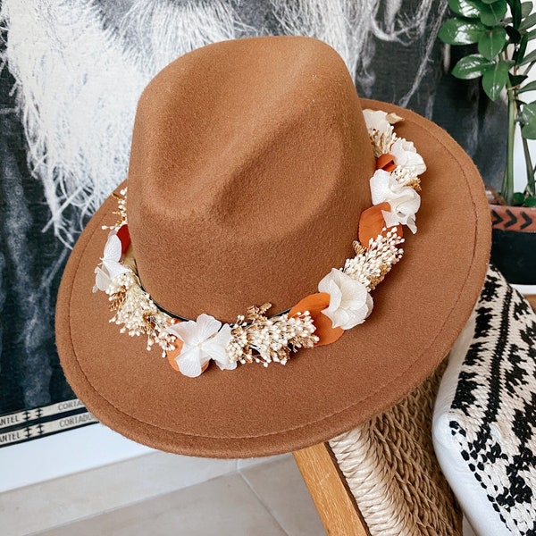 Chapeau marron & fleurs séchées blanche, terracotta - Mariage - Cérémonie - Baptême - Style Boho fleuri