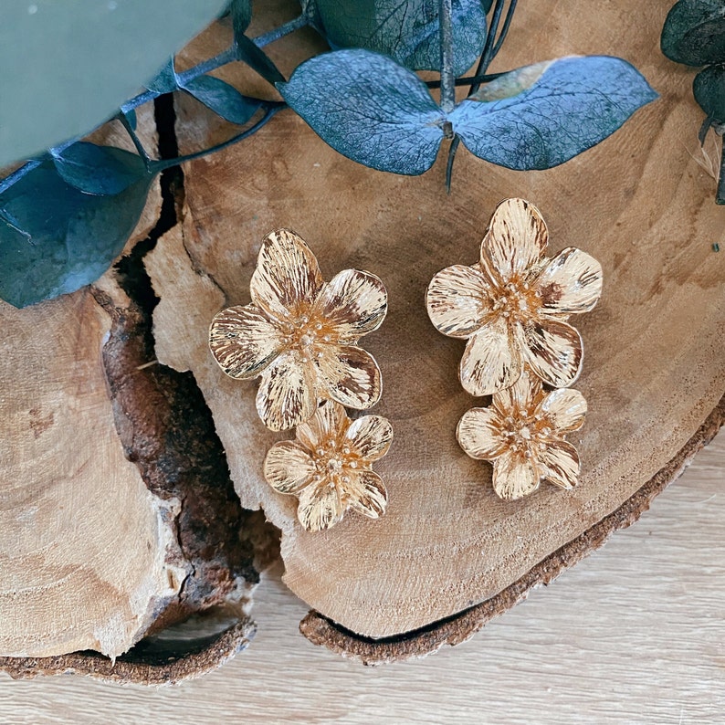 Dangling golden flower earrings Earrings for weddings and baptisms image 5
